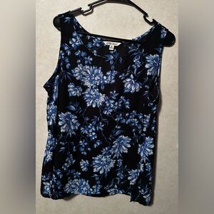 The Pioneer Woman Navy and White Floral Top